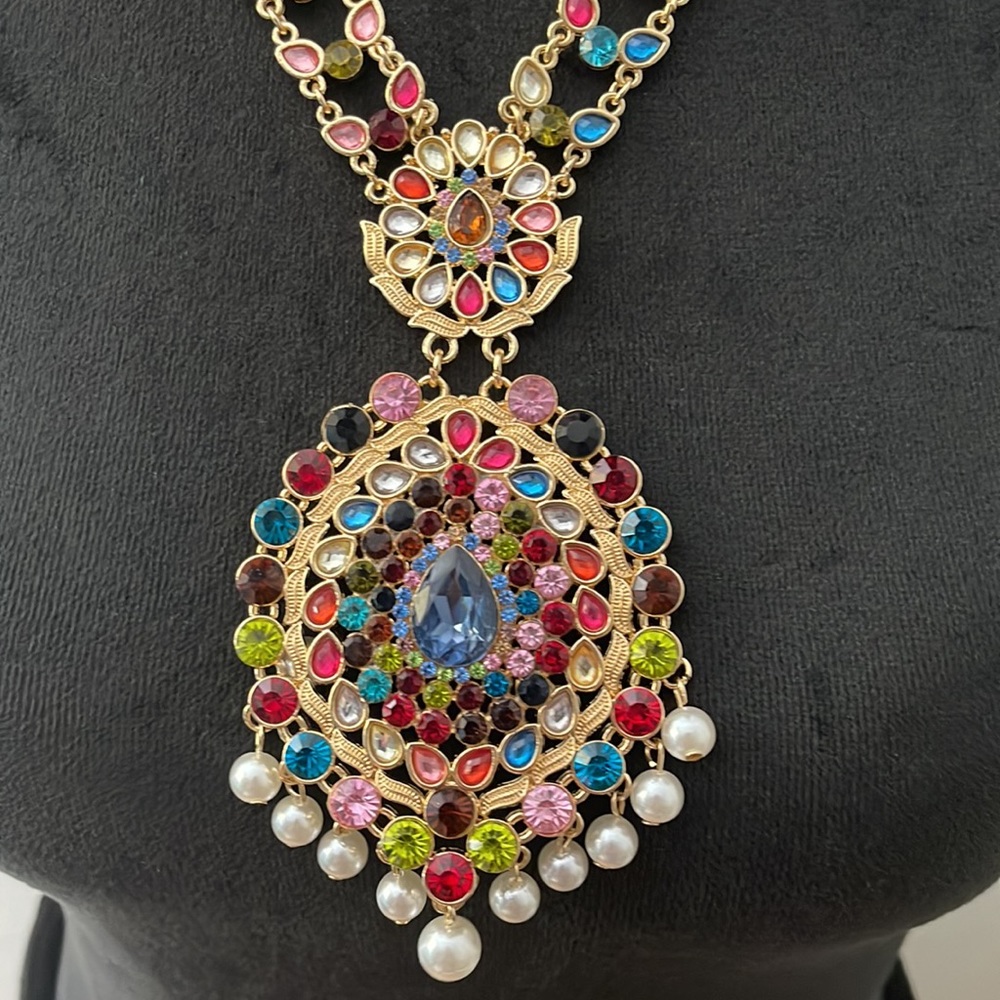Large Gold Pendant Necklace - Picture 3 of 12
